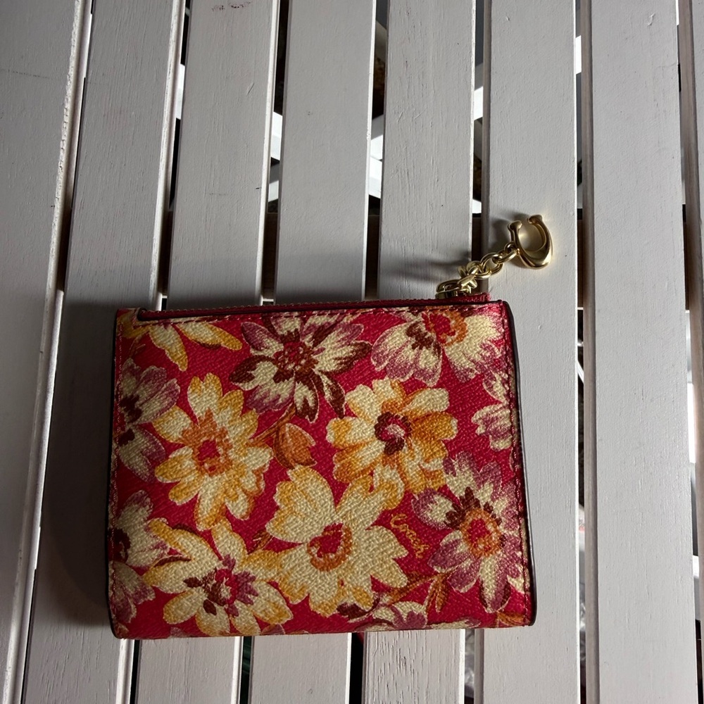 COACH Snap Card Case With Vintage Daisy Script Print (3595) $138 NWOT - Picture 2 of 6